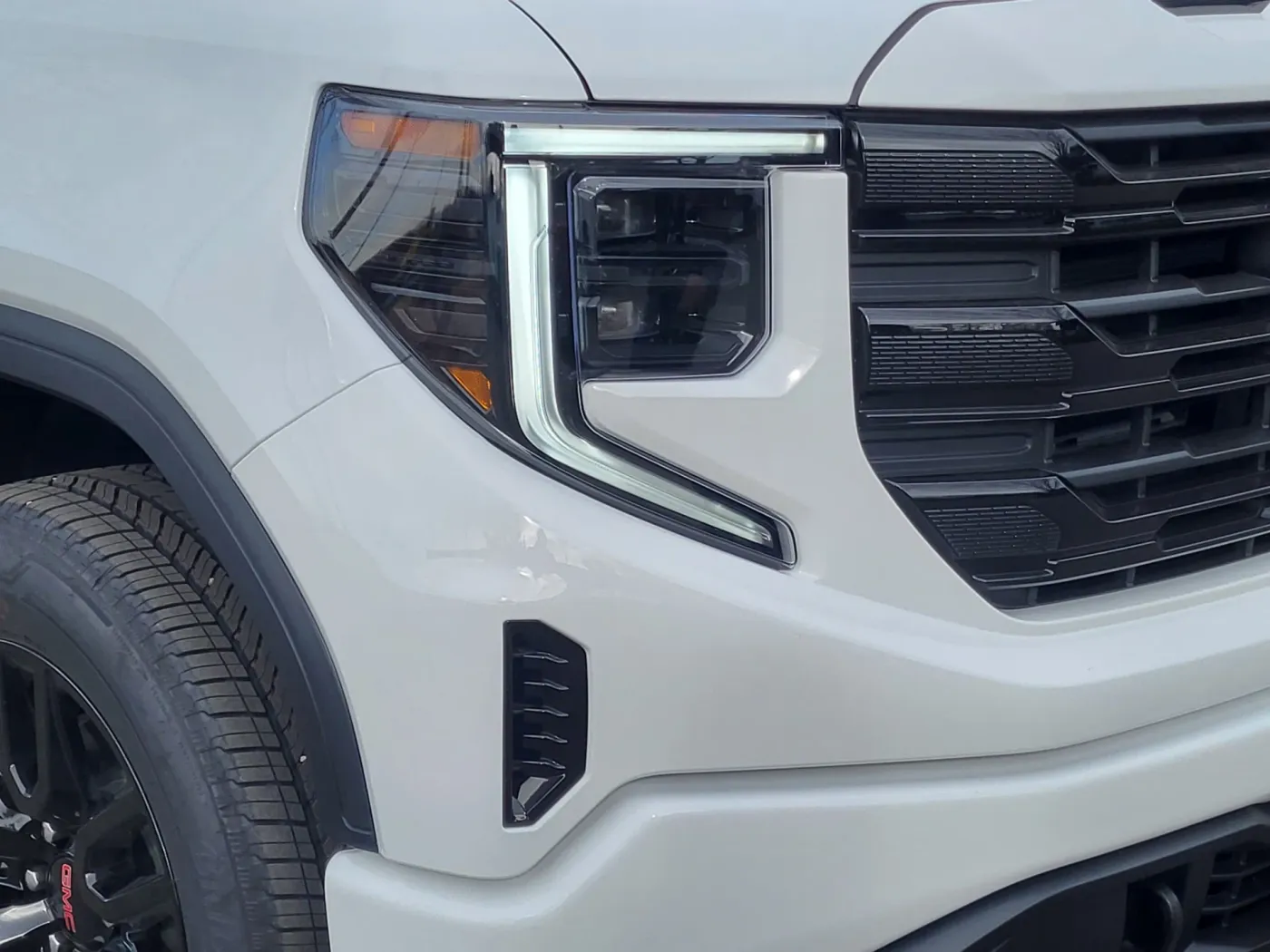 2026 GMC Sierra 1500 Elevation | Photo 4 of 23