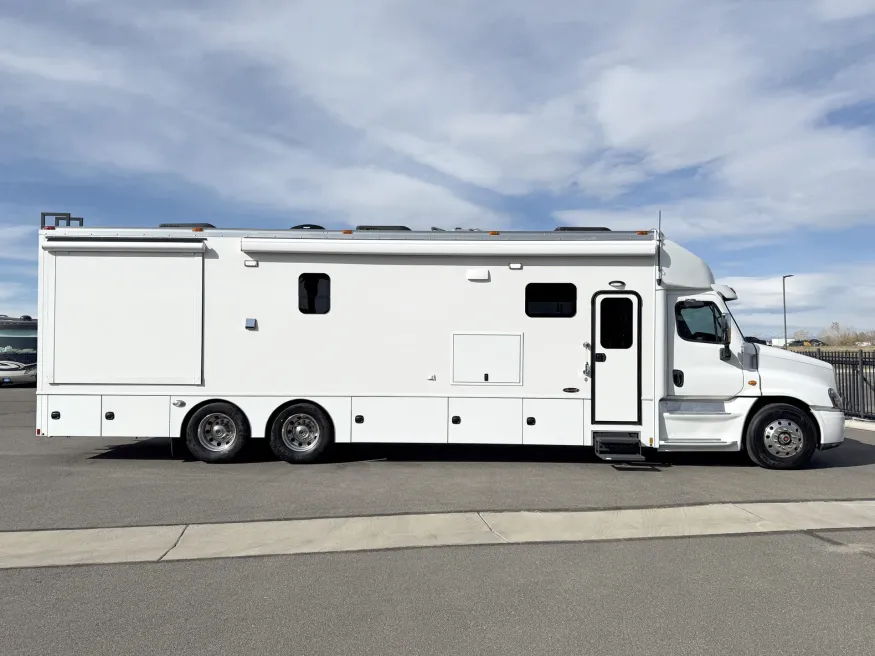 2019 Renegade Classic 3200AM | Photo 3 of 28