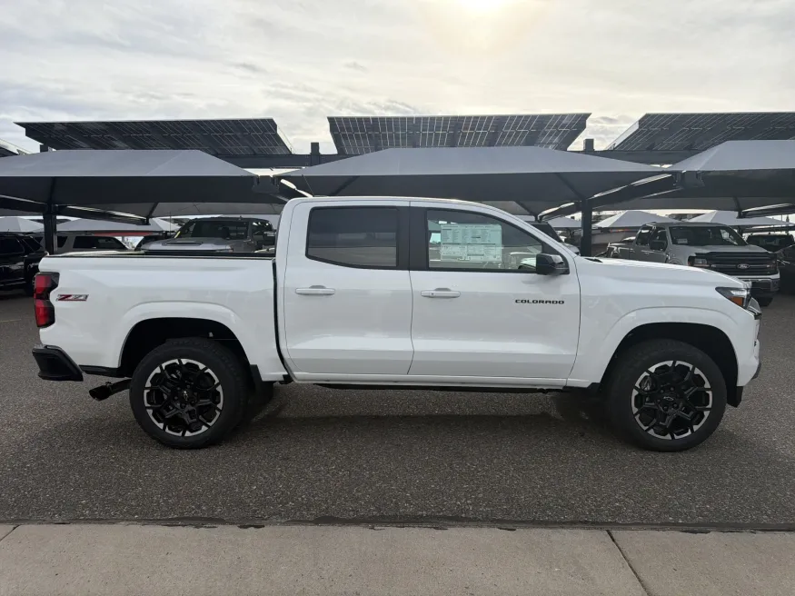 2026 Chevrolet Colorado 4WD Z71 | Photo 5 of 19