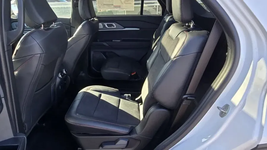 2026 Ford Explorer | Photo 31 of 34