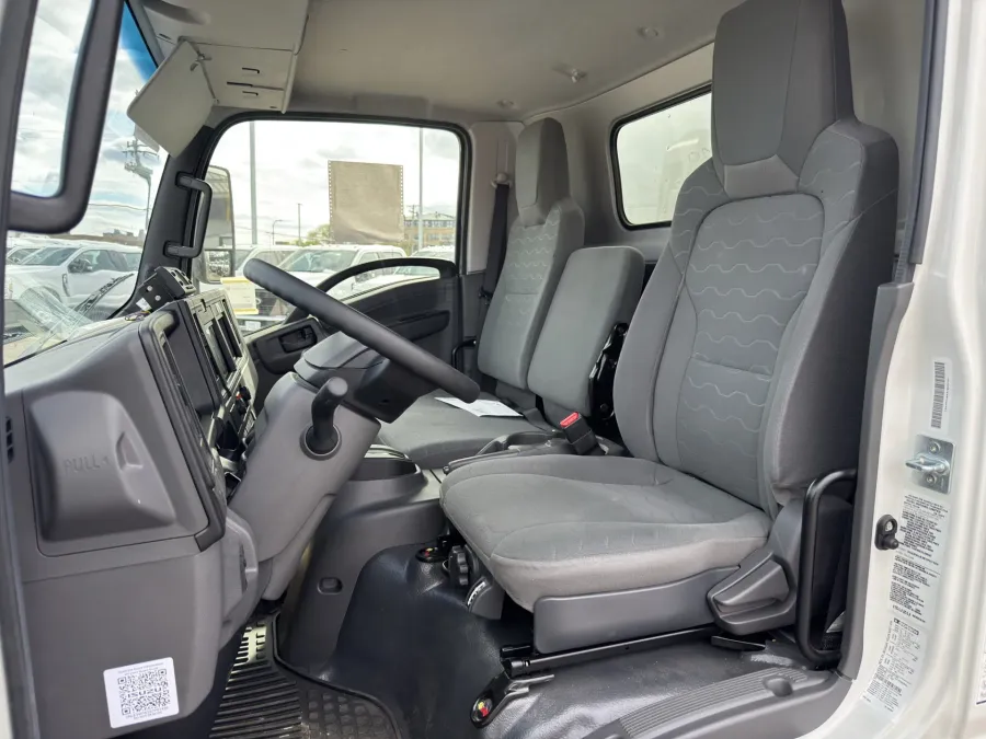 2025 Isuzu NRR | Photo 11 of 17