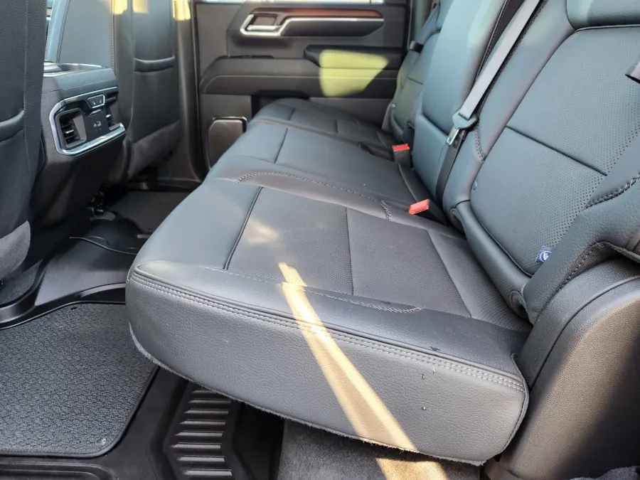 2024 GMC Sierra 2500HD Denali | Photo 10 of 31