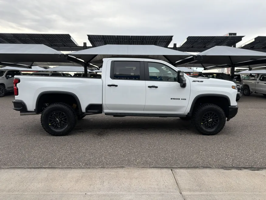 2026 Chevrolet Silverado 2500HD ZR2 | Photo 6 of 20