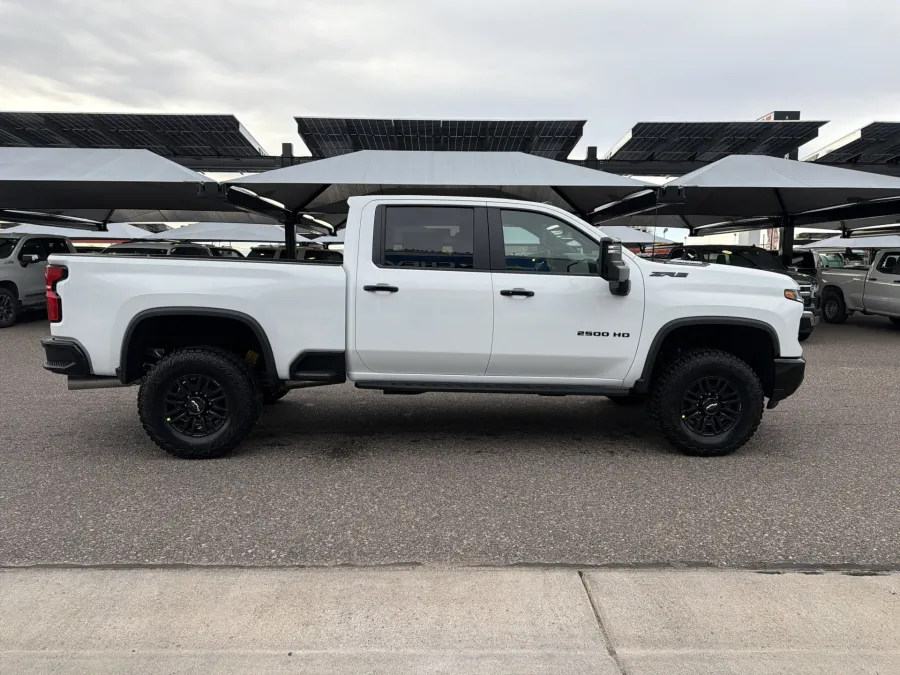 2026 Chevrolet Silverado 2500HD ZR2 | Photo 6 of 20