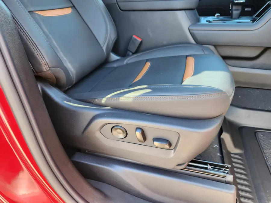 2026 GMC Sierra 1500 AT4 | Photo 18 of 31