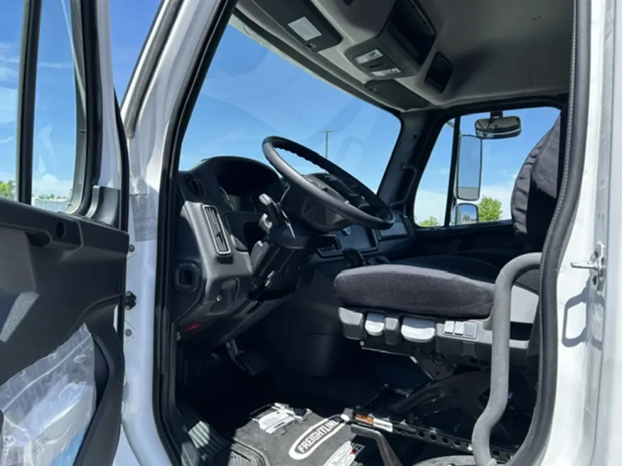 2025 Freightliner M2 106 | Photo 9 of 19