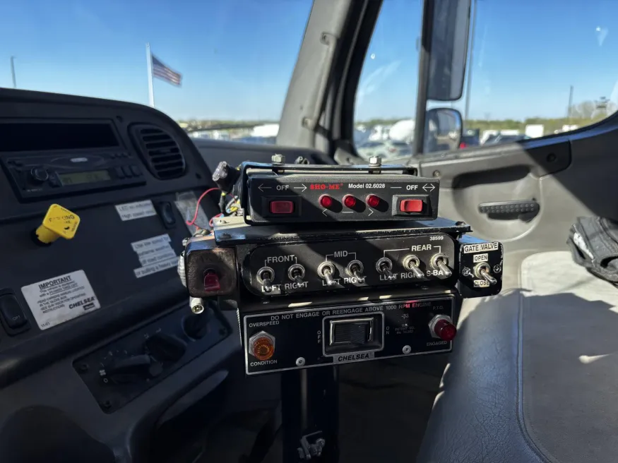 2004 Freightliner M2 106 | Photo 13 of 21