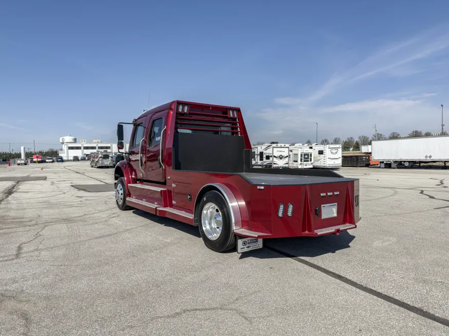 2024 Freightliner M2 106 Laredo | Photo 9 of 25