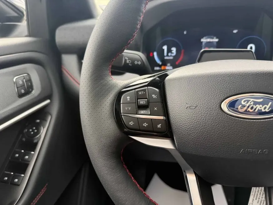 2026 Ford Explorer | Photo 16 of 29