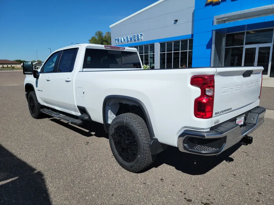 2025 Chevrolet Silverado 3500HD LT | Photo 2 of 18