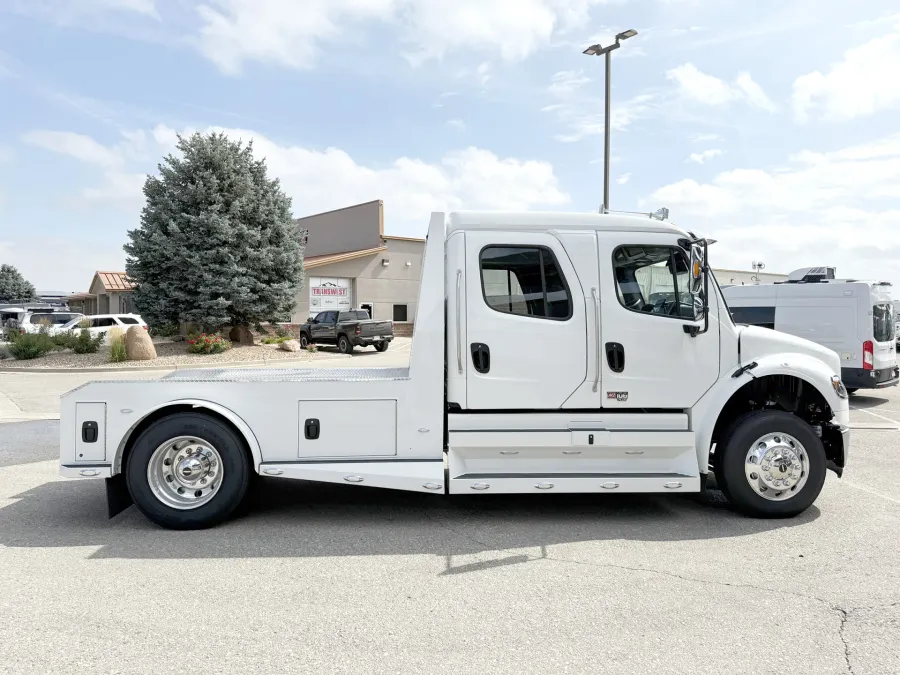 2025 Freightliner M2 106 Plus Summit Hauler | Photo 20 of 26