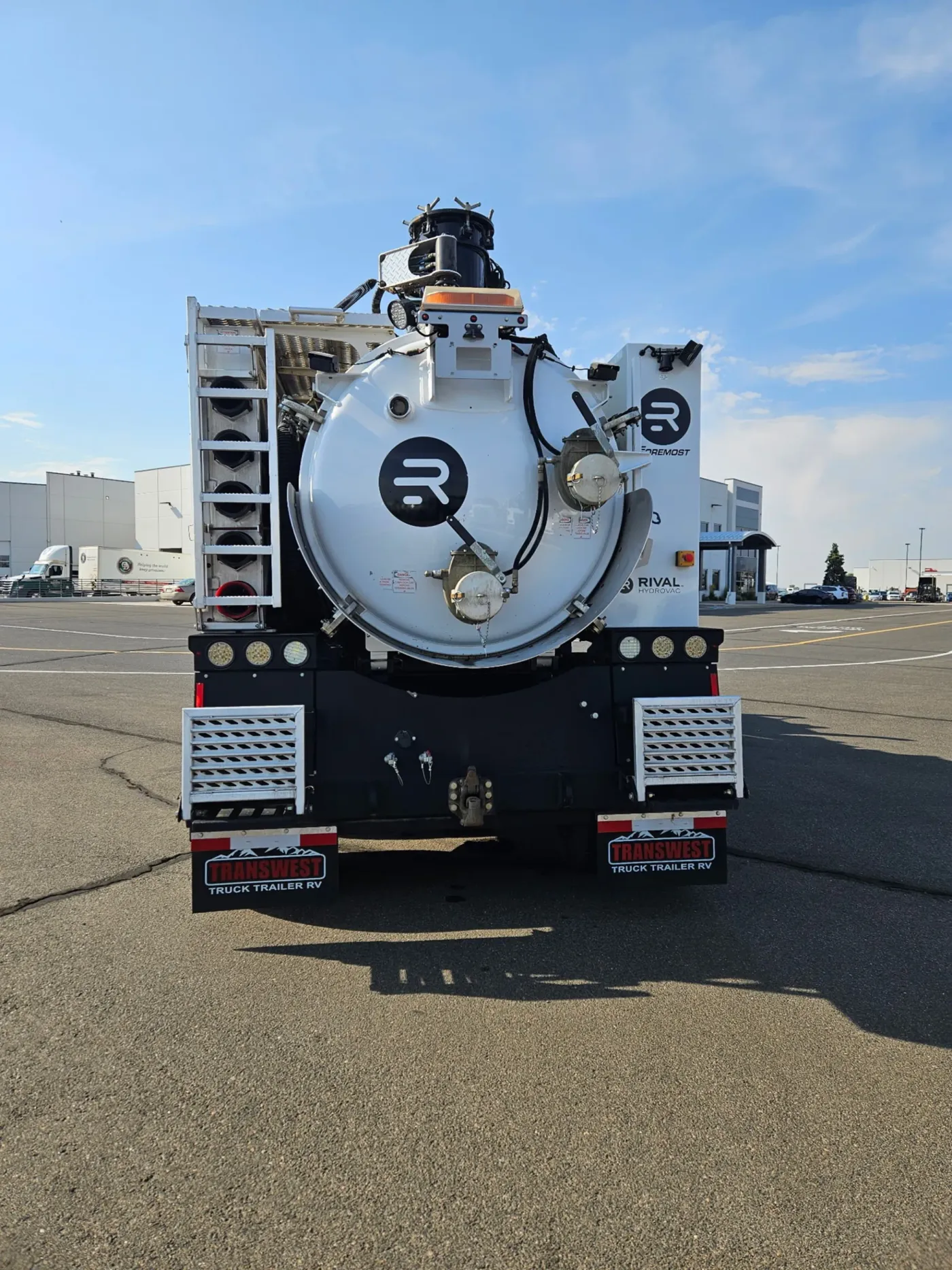 2021 Rival T7 | Photo 3 of 9