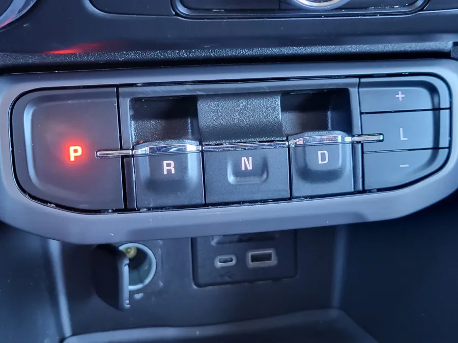 2023 GMC Acadia AT4 | Photo 17 of 27