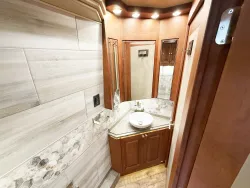 2017 Emerald Prevost X3-45 Double Slide | Thumbnail Photo 14 of 34