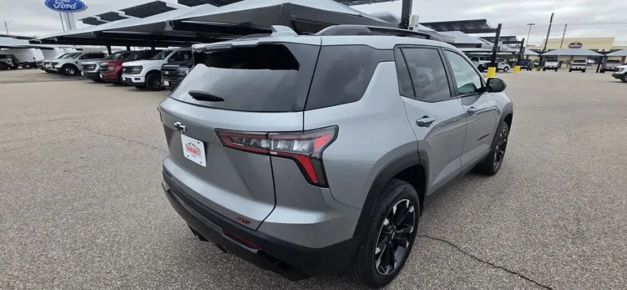 2025 Chevrolet Equinox | Photo 6 of 28