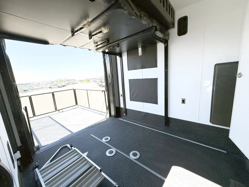 2027 Newmar Canyon Star 3947 | Photo 19 of 32