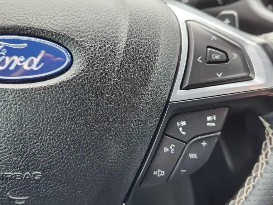 2021 Ford Edge ST | Photo 18 of 27