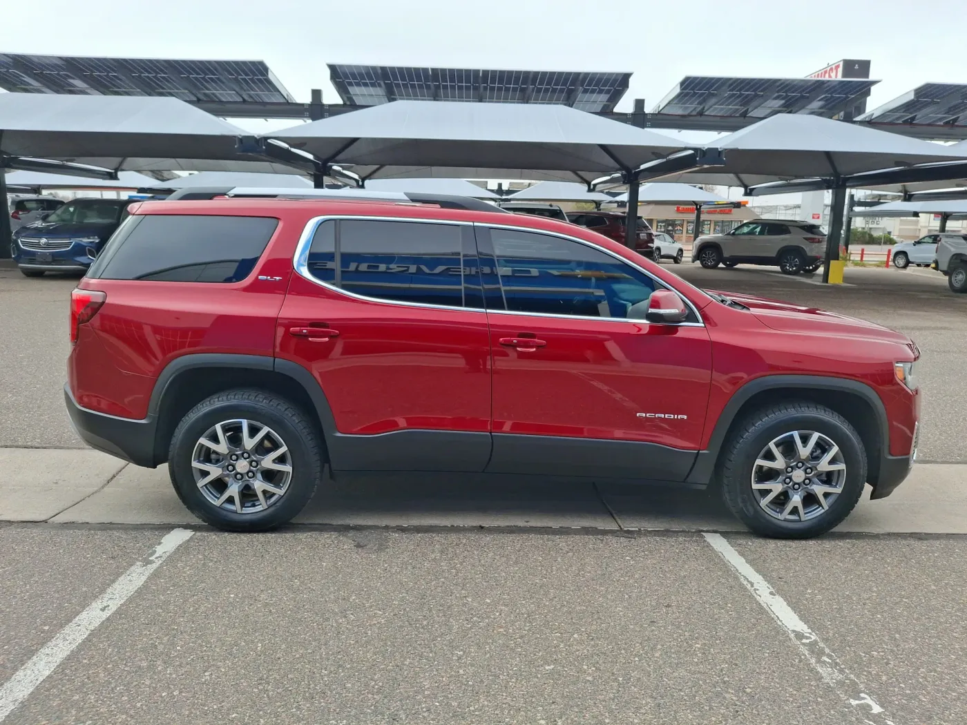 2023 GMC Acadia SLT | Photo 5 of 22