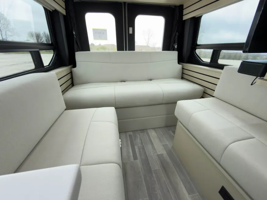 2026 Pleasure-way Ontour 2.2AWD | Photo 18 of 18