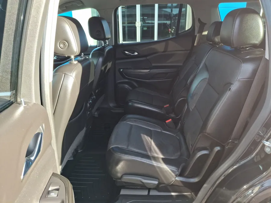 2020 GMC Acadia SLT | Photo 11 of 22