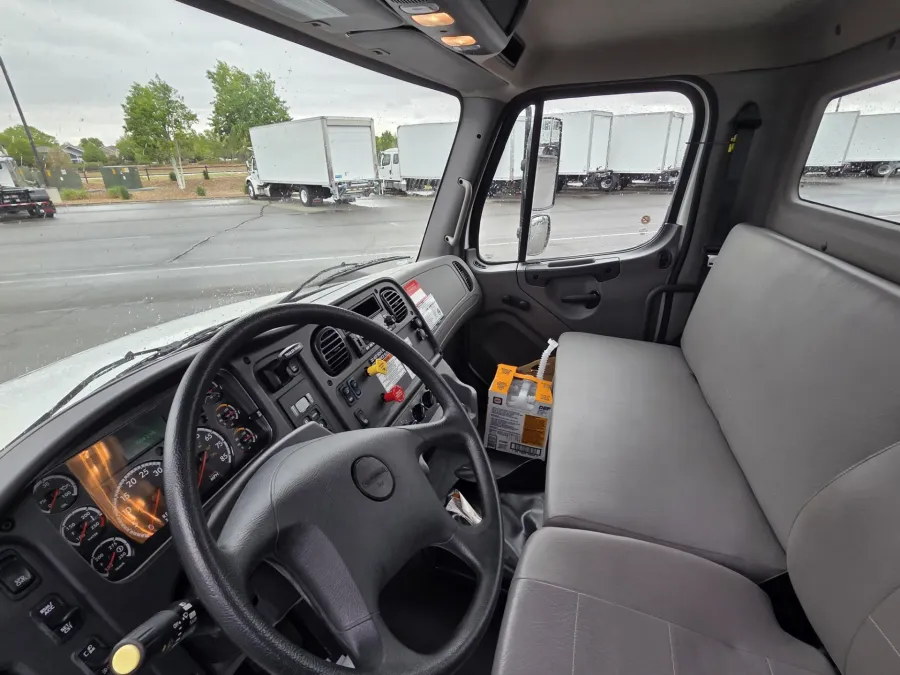 2022 Freightliner M2 106 | Photo 31 of 36