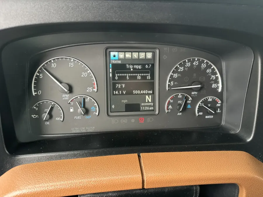 2023 Freightliner Cascadia | Photo 12 of 24