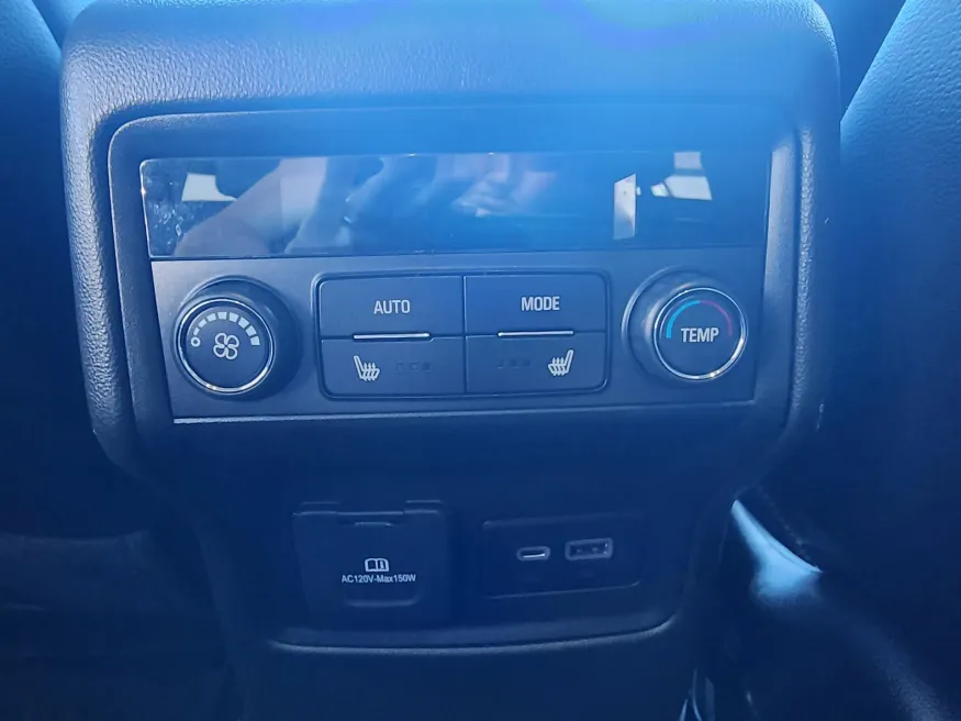 2023 GMC Acadia AT4 | Photo 27 of 29