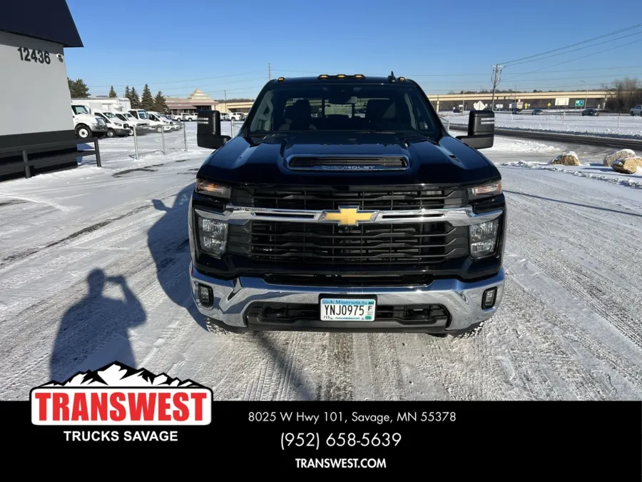 2024 Chevrolet Silverado 3500HD LT | Photo 6 of 15