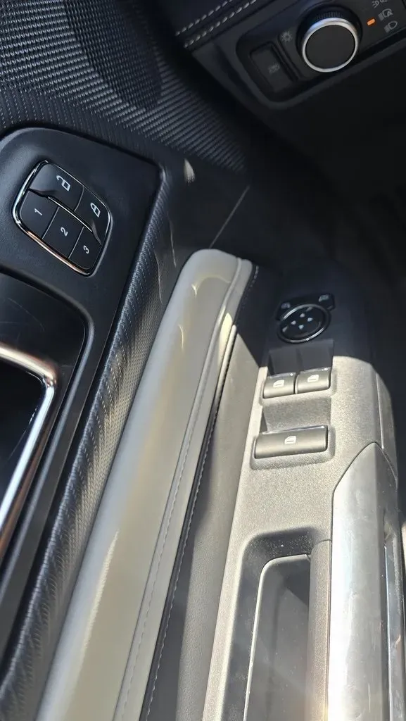 2025 Ford Mustang | Photo 11 of 31