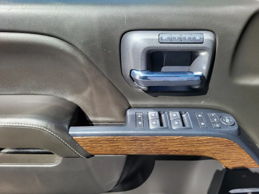 2019 GMC Sierra 3500HD Denali | Photo 17 of 24