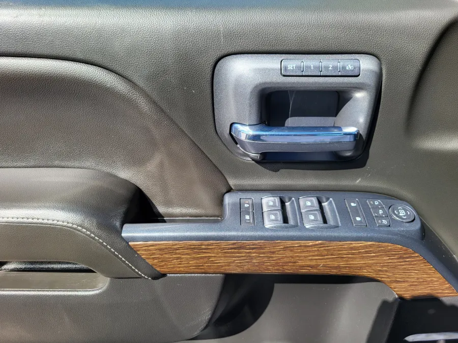 2019 GMC Sierra 3500HD Denali | Photo 17 of 24