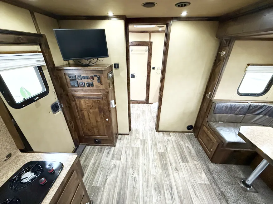 2022 Logan Coach Ultimate Sports Hauler | Photo 4 of 25