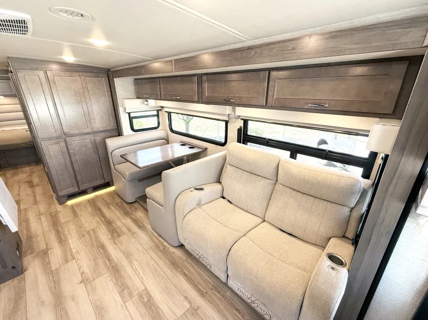 2022 Winnebago Forza 34T | Photo 4 of 17