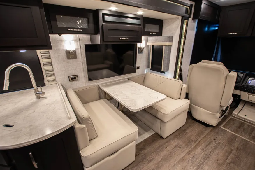 2026 Newmar Canyon Star 3947 | Photo 16 of 27