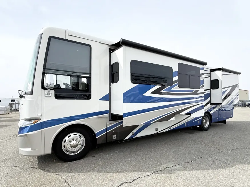 2022 Newmar Canyon Star 3722 | Photo 20 of 28