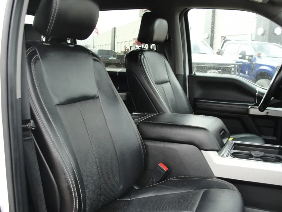 2020 Ford Super Duty F-350 Lariat | Photo 17 of 38