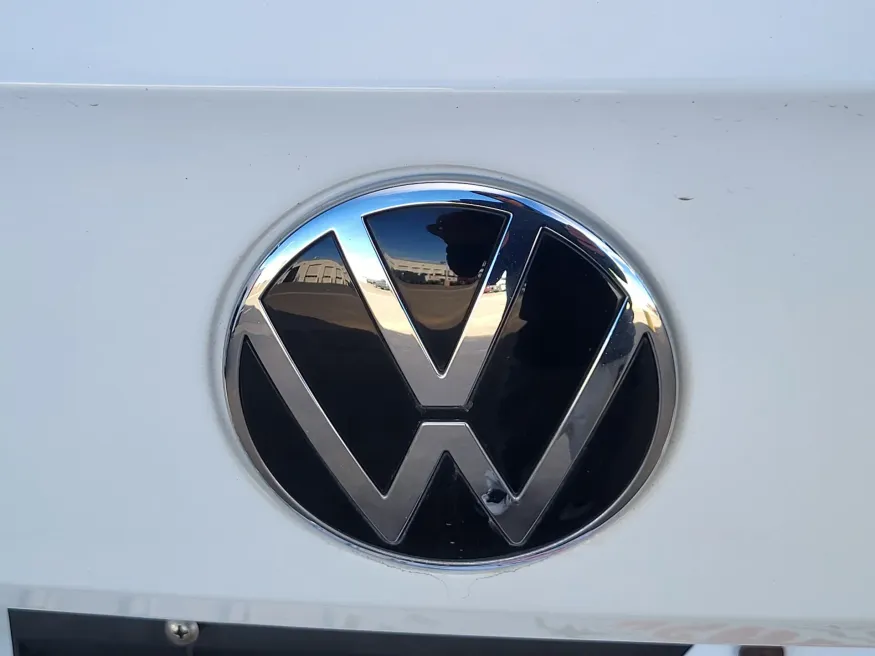 2024 Volkswagen Taos SE | Photo 3 of 4