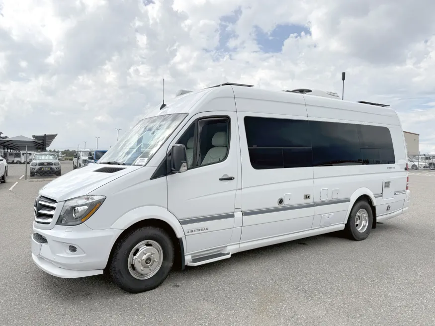 2016 Airstream Interstate EXT Lounge | Photo 19 of 20