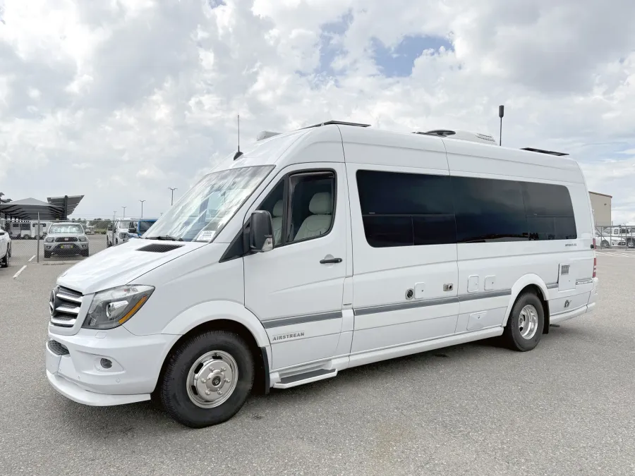 2016 Airstream Interstate EXT Lounge | Photo 19 of 20