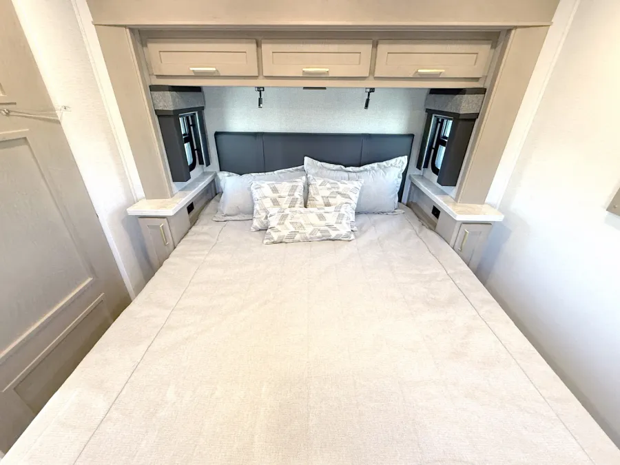 2026 Renegade Valencia 36SB | Photo 17 of 25