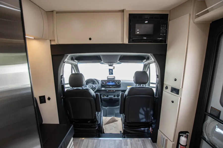 2026 Pleasure-way Plateau XLTW | Photo 11 of 24