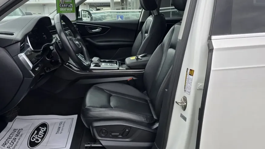 2023 Audi Q7 | Photo 15 of 34