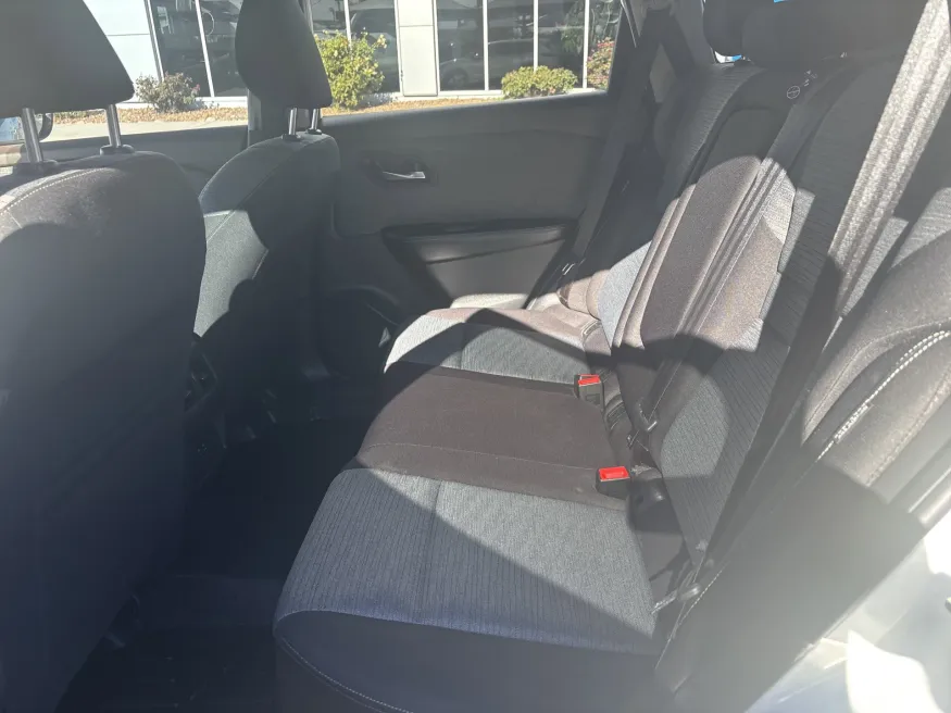 2021 Nissan Rogue SV | Photo 9 of 20