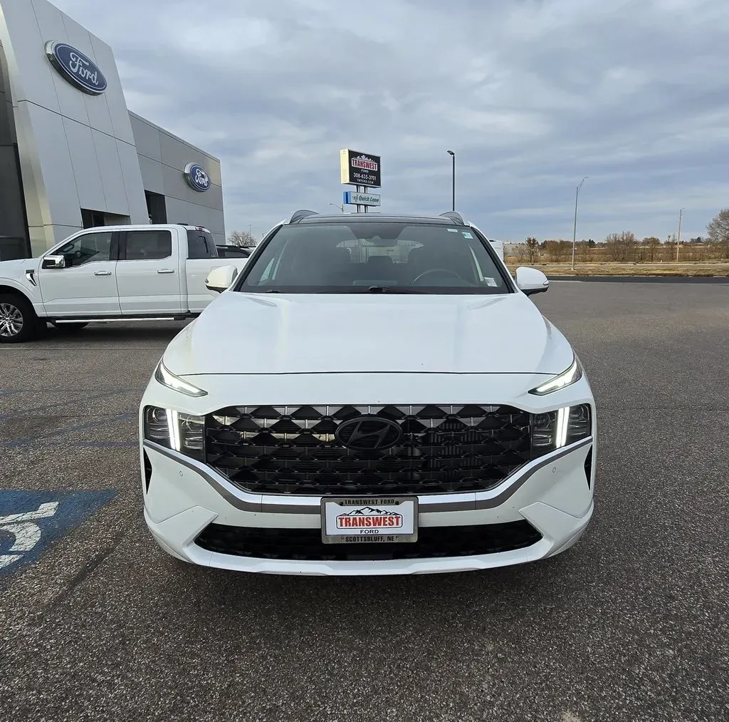 2022 Hyundai Santa Fe | Photo 2 of 33