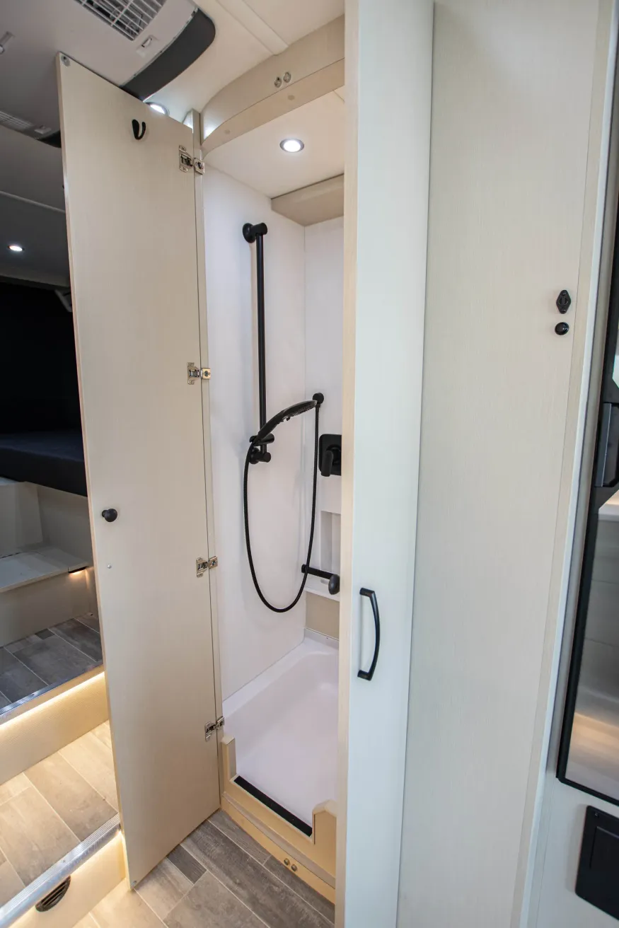 2026 Pleasure-way Plateau XLTW | Photo 23 of 24