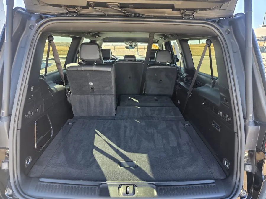 2025 Jeep Wagoneer L Base | Photo 16 of 34