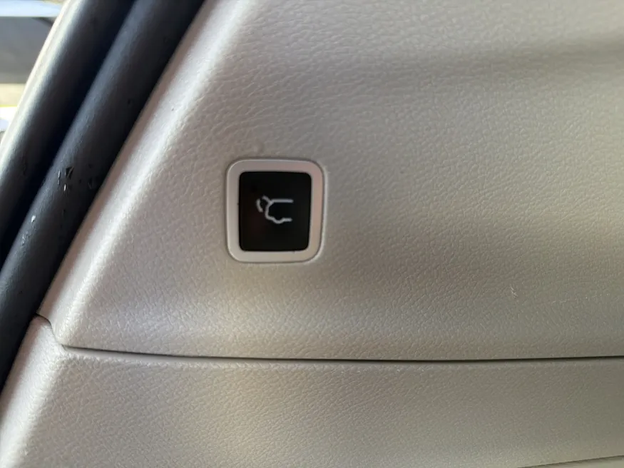 2023 Chrysler Pacifica Touring L | Photo 9 of 23