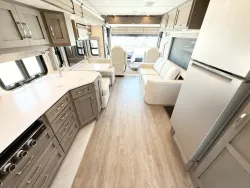 2027 Newmar Bay Star 3640 | Thumbnail Photo 5 of 31