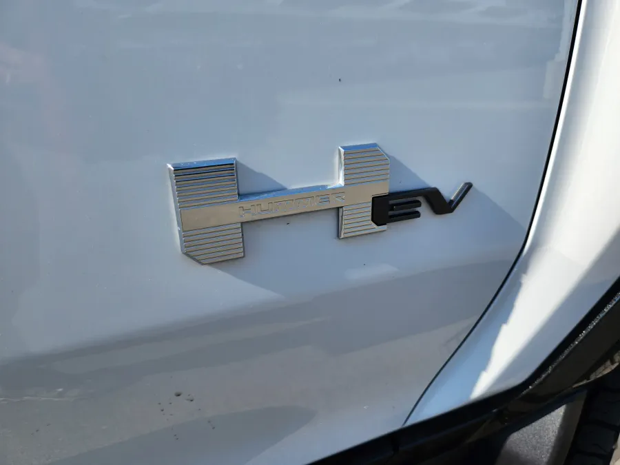 2026 GMC HUMMER EV SUV 2X | Photo 19 of 30