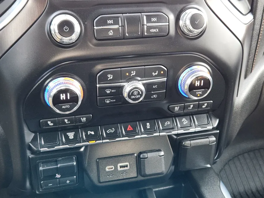 2022 GMC Sierra 2500HD AT4 | Photo 11 of 20